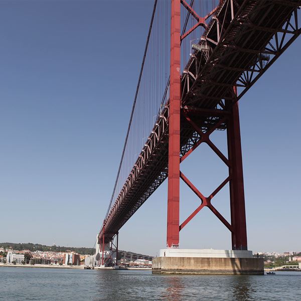Underwater Inspection of piers 3 and 4 of the 25 de Abril Bridge